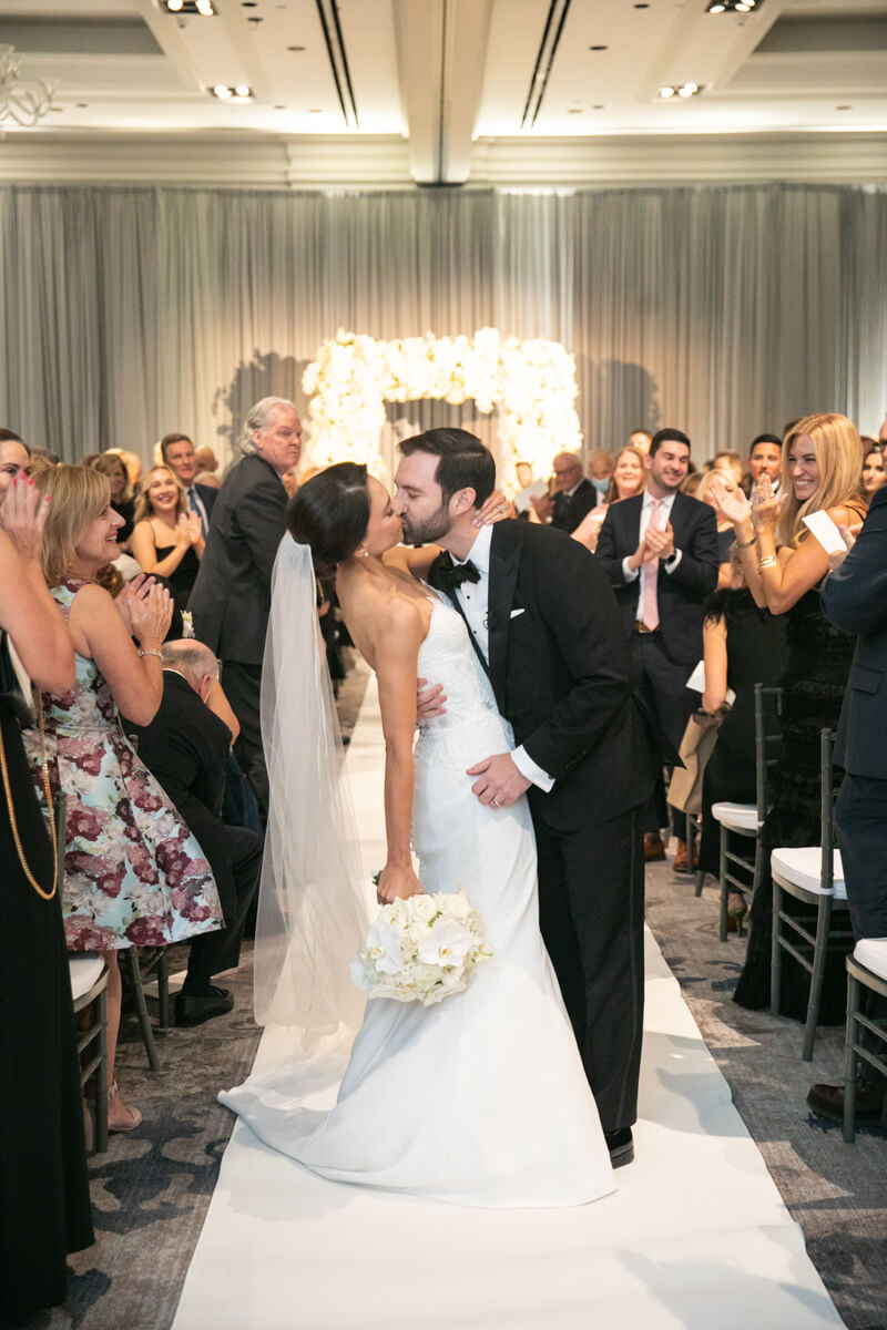 carey and david kissing at the end of the aisle