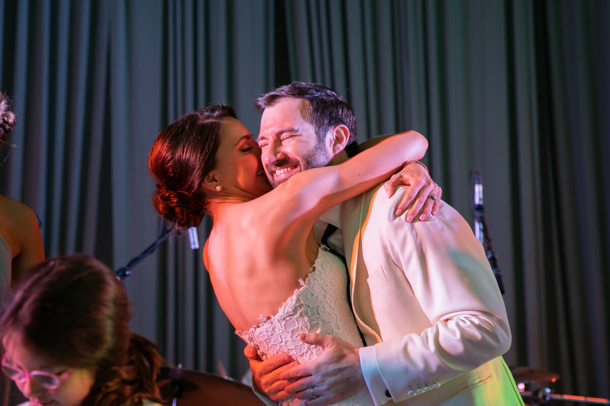 carey and david hugging and dancing on stage