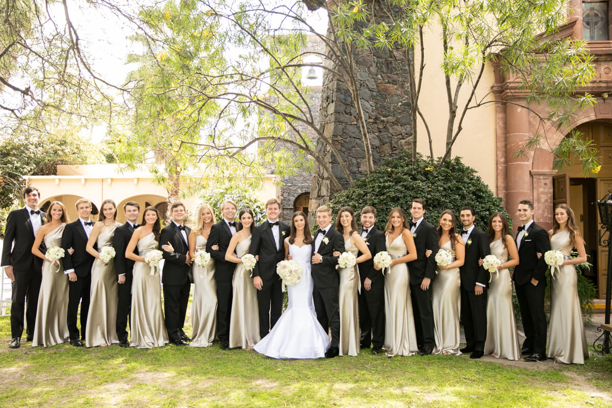 alicia and hunt and their wedding party