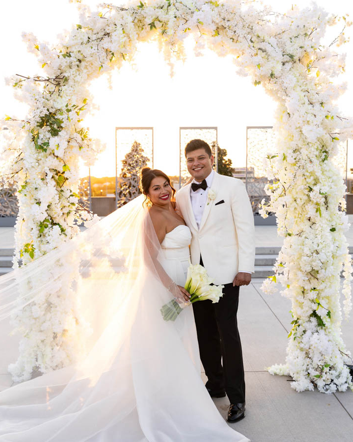 A White Floral Wonderland at the Hall of Lights with Nancy + Mario